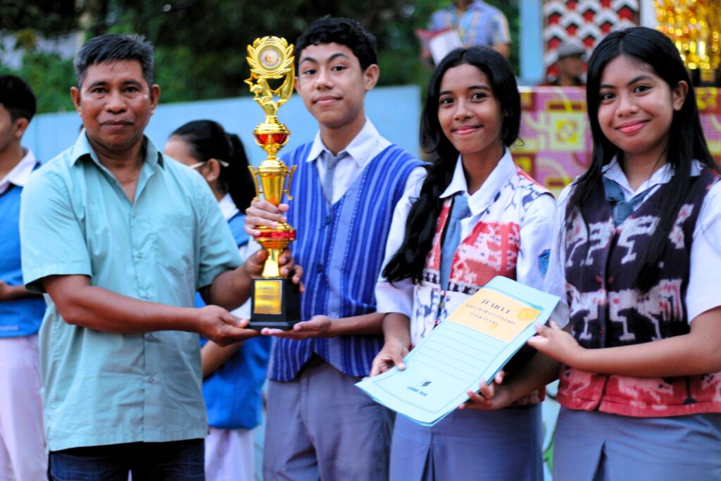 Prestasi Gemilang SMA Negeri 1 Waikabubak pada Hardiknas 2026